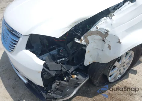 2016 Chrysler Town & Country Touring z USA, uszkodzony, nr VIN 2C4RC1BG6GR129715